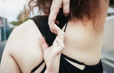 pain between shoulder blades